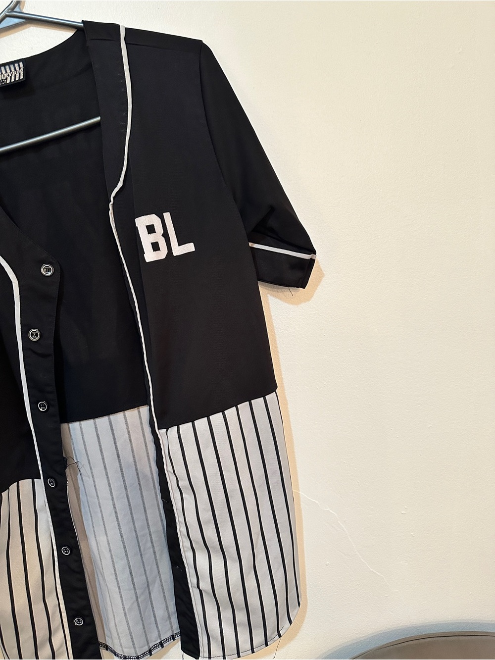 Badlands Contrast Baseball-Style Jersey Top - Black/White